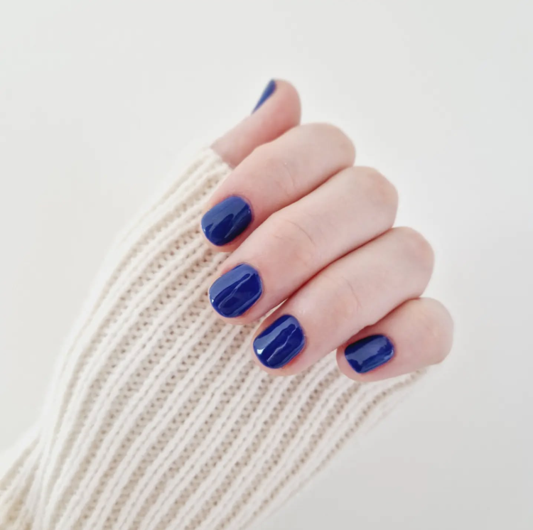 Pose vernis sombre brillant
